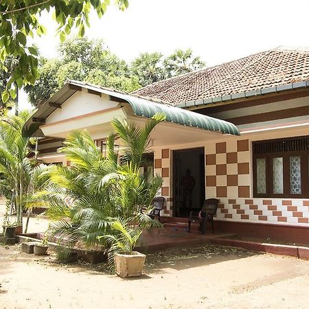 Neem Beach House Trincomalee Exteriör bild